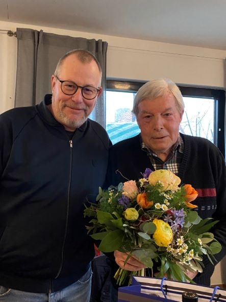 Kai-Uwe Gaub gratuliert Rüdiger Eichert